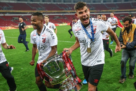 Bruno Guimarães celebrates after winning the Copa do Brasil with Athletico PR.