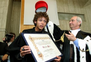 Rossi receives an honorary degree from the rector of Urbino University, Giovanni Bogliolo, in 2005. Rossi was nicknamed ‘The Doctor’.