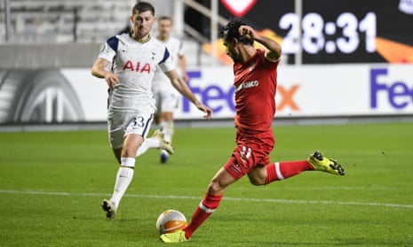 Antwerp’s Lior Refaelov scores the winner against Tottenham