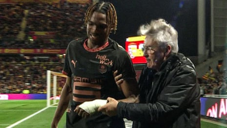Jeremy Jacquet is helped by a member of medical staff as he leaves the pitch with a shoulder injury following an awkward fall on his shoulder in the 69th minute during Rennes' defeat to Lens on Saturday 07 February 2026..
