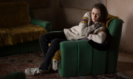 In Personal Shopper, Stewart plays Maureen, who juggles her shopping duties with attempts to make contact with her dead twin brother.