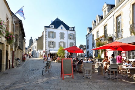 One of Le Croisic’s squares.