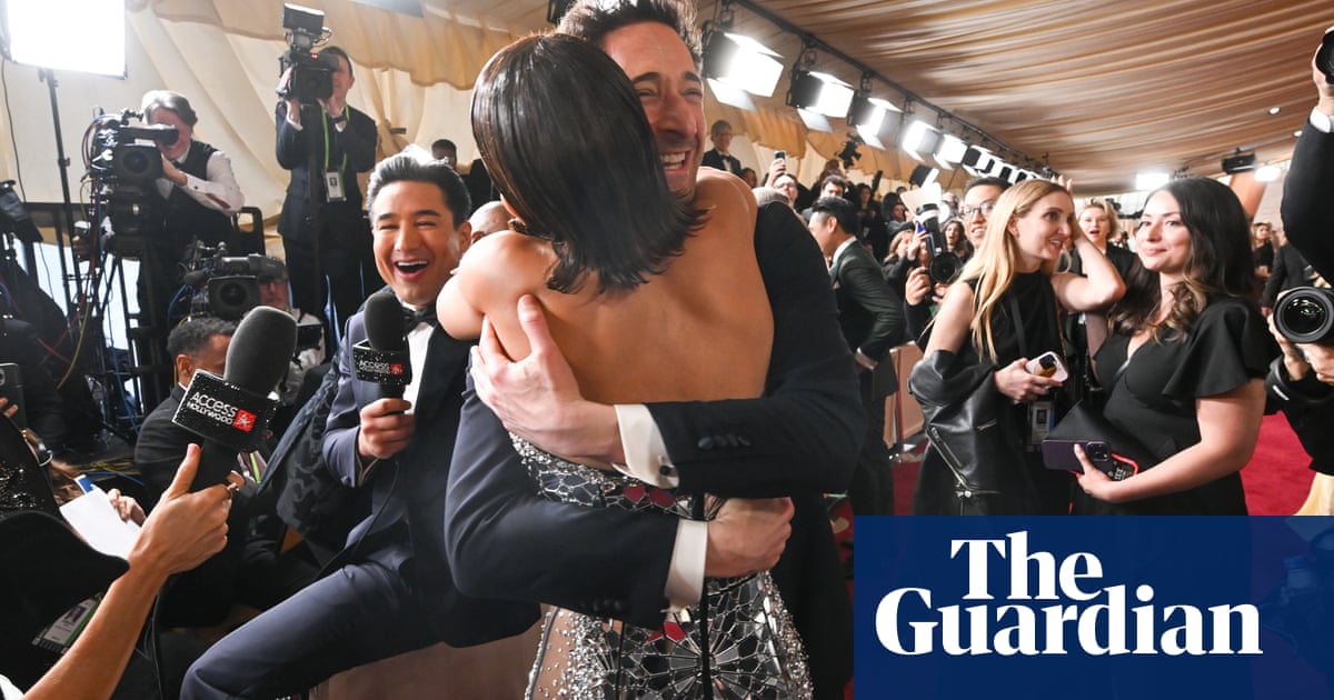 Halle Berry ‘pays back’ Adrien Brody for 2003 Oscars kiss – with a red-carpet kiss