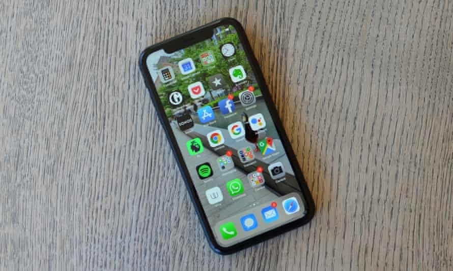 Iphone Xr Review Apple S Cheaper Battery King Iphone The Guardian
