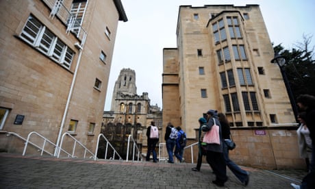 Students walk between lectures at Bristol University.