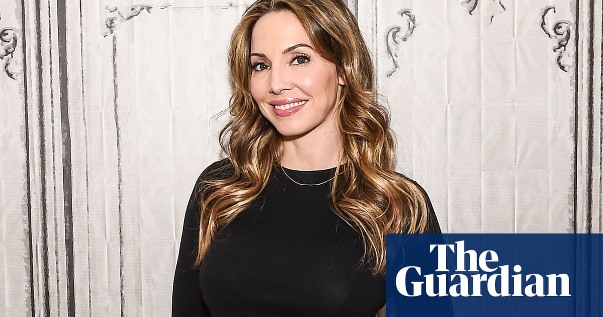 Whitney Cummings The Scariest Place To Perform Standup Is America Comedy The Guardian