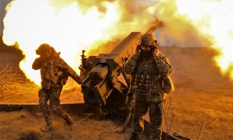 Ukrainian servicemen fire with a D-30 howitzer at Russian positions near Bakhmut, eastern Ukraine, on 21 March 2023 amid the Russian invasion of Ukraine. Follow updates live.