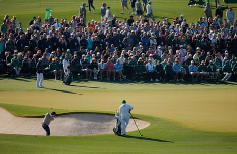 Justin Rose escapes the sand on the 2nd to line up up his birdie effort.