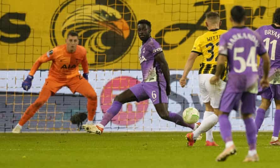 Vitesse’s Maximilian Wittek scores the goal that defeated Tottenham in the Netherlands.