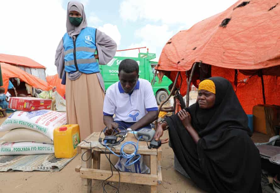 Isha Hassan Abdinur orders online shopping from the World Food Programme in Daynile, Mogadishu.