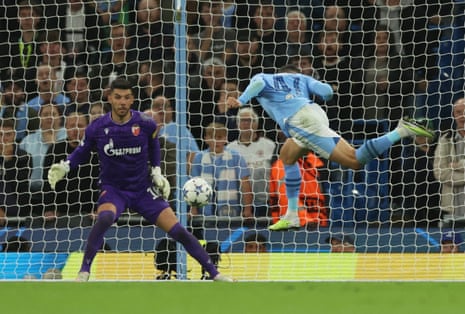 Foden misses a big chance