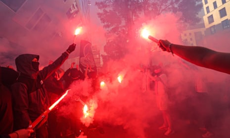 Ultras get their protest on near PSG’s HQ.