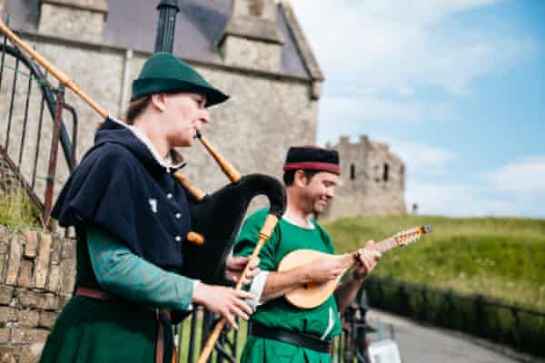 Músicos en el castillo de Dover