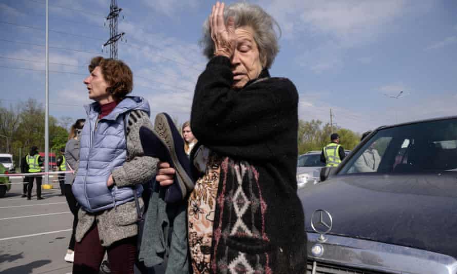 Mother and daughter Dina (right) and Natasha arrive in Zaporizhzhia using their own vehicle