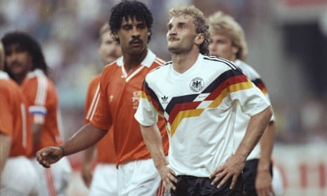Rudi Voller and Frank Rijkaard get acquainted in 1990