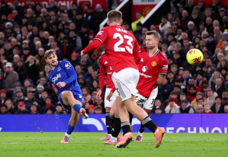 Kiernan Dewsbury-Hall scores Everton’s goal.