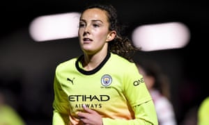 Caroline Weir visto en acción para el Manchester City.