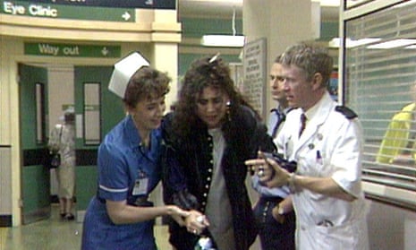 Charlie, played by Derek Thompson, in an early episode of Casualty, tending to a patient played by Minnie Driver.