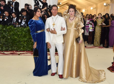 Dunham arrives at the 2018 Met Gala with Jenni Konner and guest Bruce Bozzi.