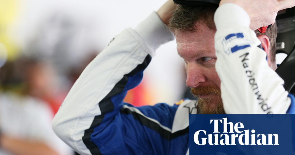 Plane carrying Dale Earnhardt Jr and family crashes in Tennessee