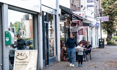 'Bunu kimse yapmaz': emlakçılar Kwarteng'e kaba bir jest yapmayı reddediyor | Kwasi Kwarteng 2 Shepperton High Street, Middlesex