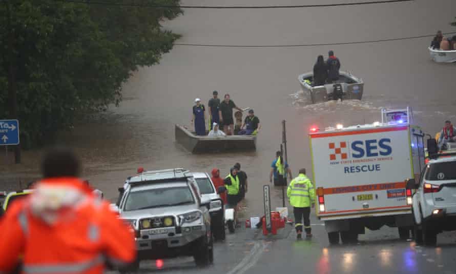 Lismore flood: hundreds rescued and thousands evacuated as NSW city hit by worst flooding in history | New South Wales Lismore flood: hundreds rescued and thousands evacuated as NSW city hit by worst flooding in history | New South Wales