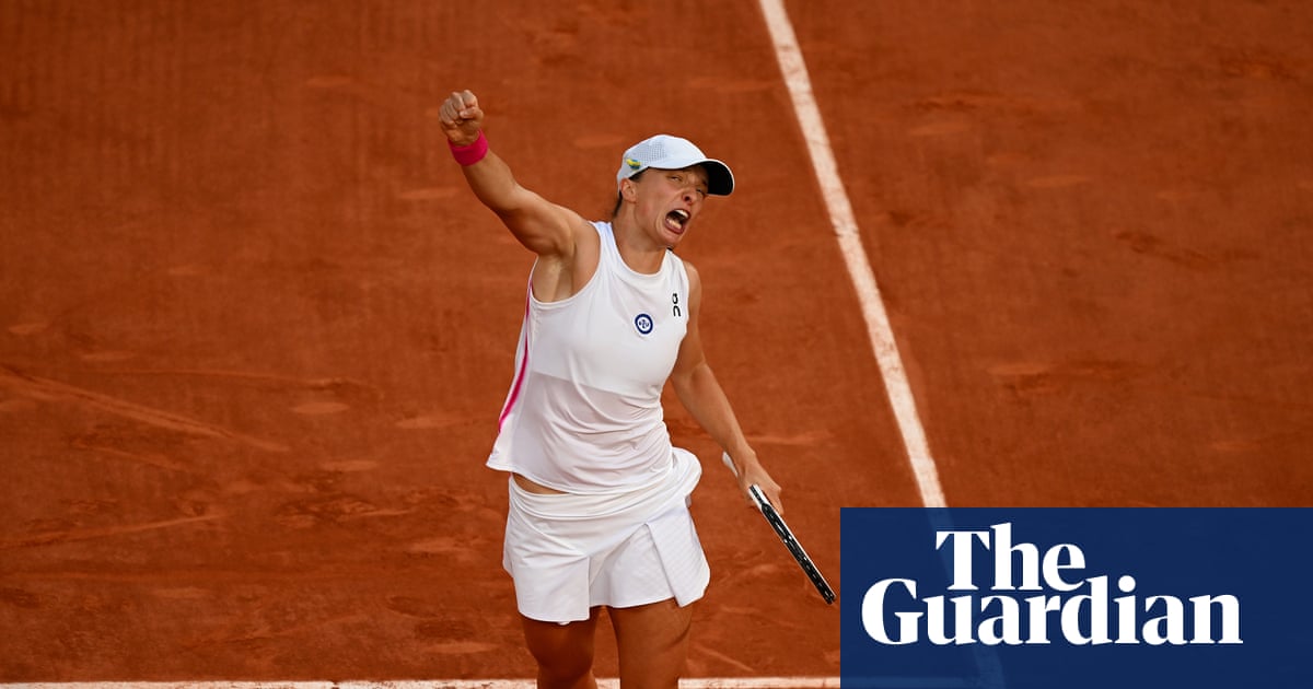 Eat, sleep or look at the roof': how top tennis players cope with match delays