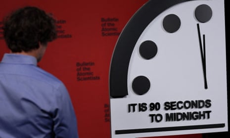 Clock showing 90 seconds to midnight