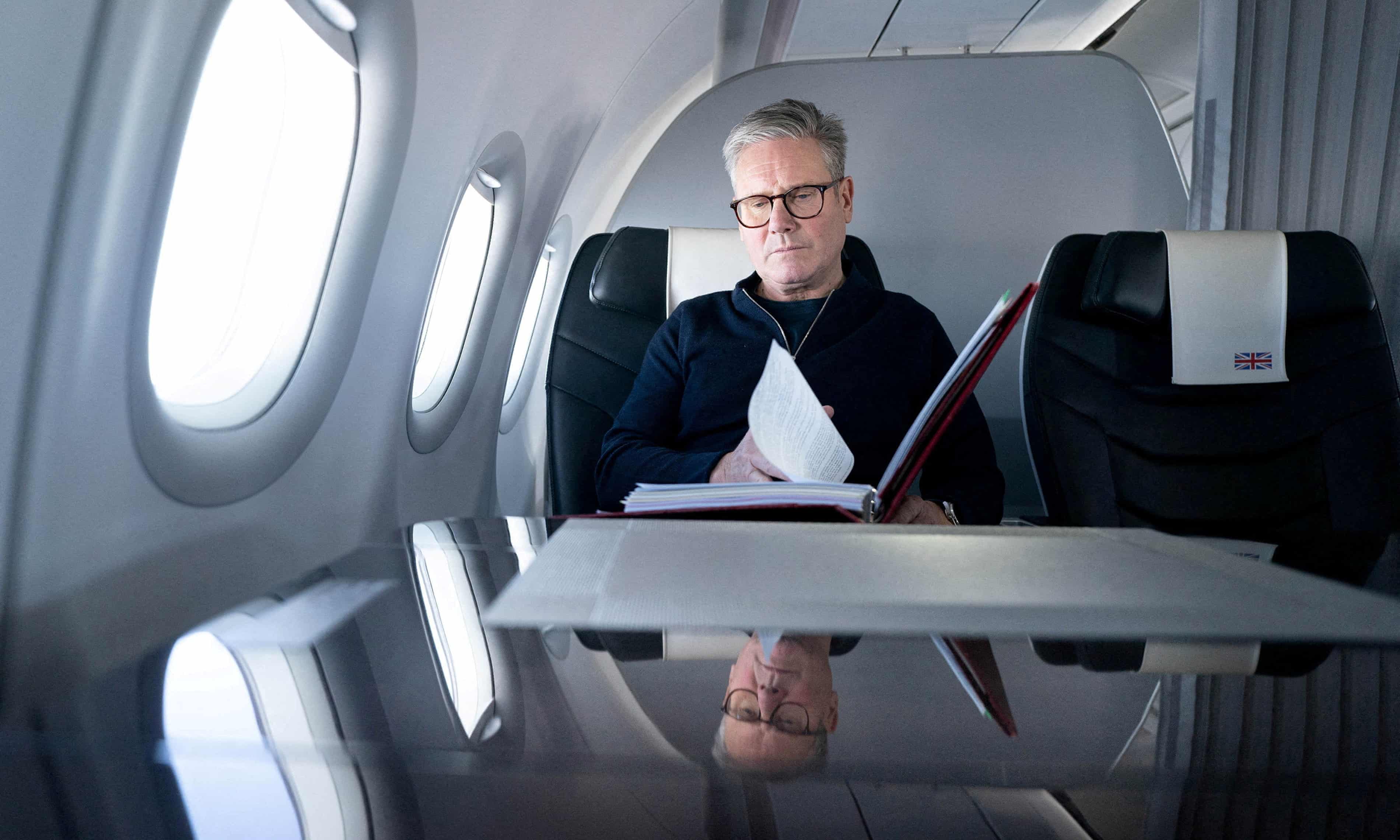 Keir Starmer și Xi Jinping la summitul G20 în contextul politicii britanice | sursa foto: The Guardian Keir Starmer și Xi Jinping la summitul G20 în contextul politicii britanice | sursa foto: The Guardian