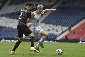 Czech Republic’s Jakub Jankto, right, challenges for the ball with Croatia’s Sime Vrsaljko.