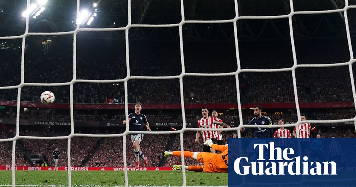 Fernandes at double as Manchester United cruise against 10-man Athletic Bilbao
