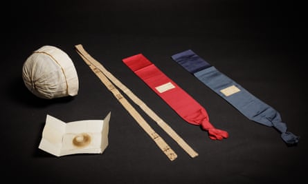 Objects including the measuring tape