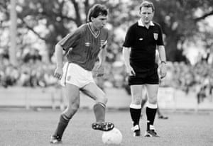 Bryan Robson in action during the friendly against Aylesbury United at Bell Close. The referee is Brian Hill.