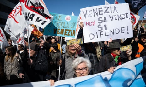 Protesters in Venice.