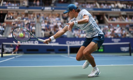 Alex de Minaur returns a backhand from the baseline against Jack Draper during their US Open quarter-final,