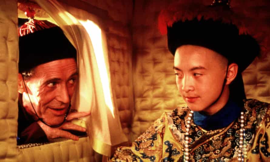 Peter O’Toole as the tutor Reginald Johnston and Wu Tao as Emperor Pu Yi in Bernardo Bertolucci’s The Last Emperor, 1987.