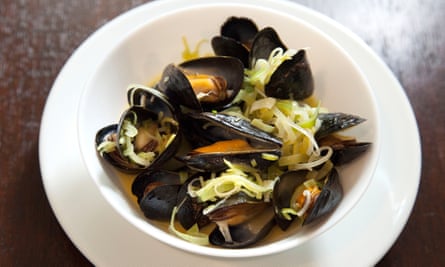‘Not a drop of that liquor goes back to the kitchen’: mussels with leeks and cider.