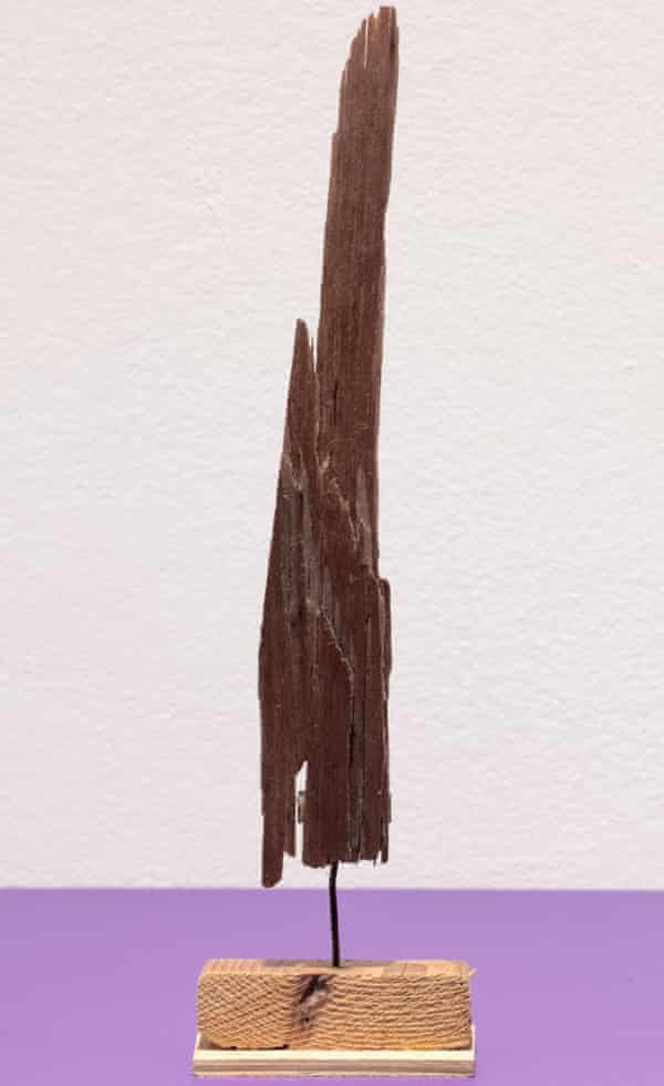 Una espiga dentada de madera partida... La catedral de Elsa von Freytag-Loringhoven.