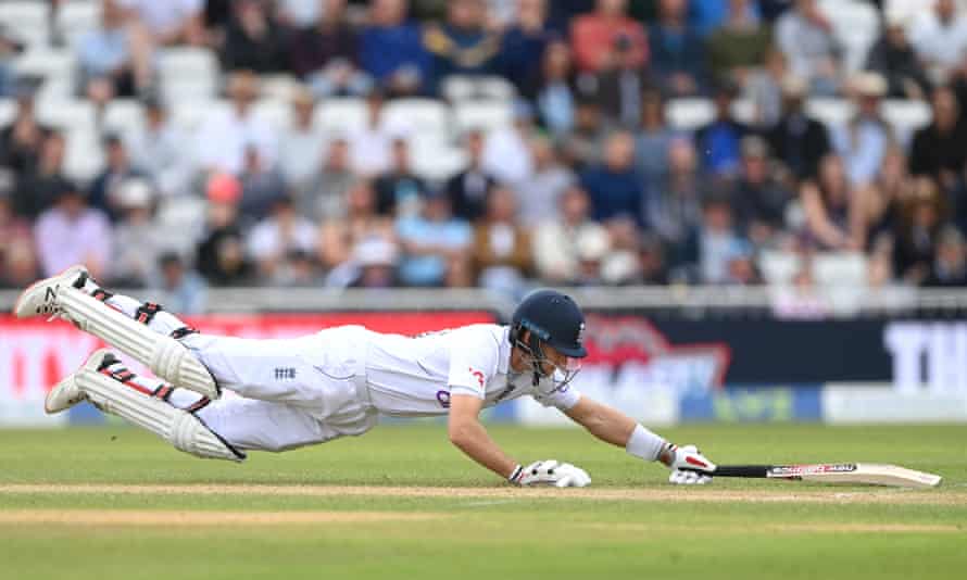 Joe Root dives to make his ground.