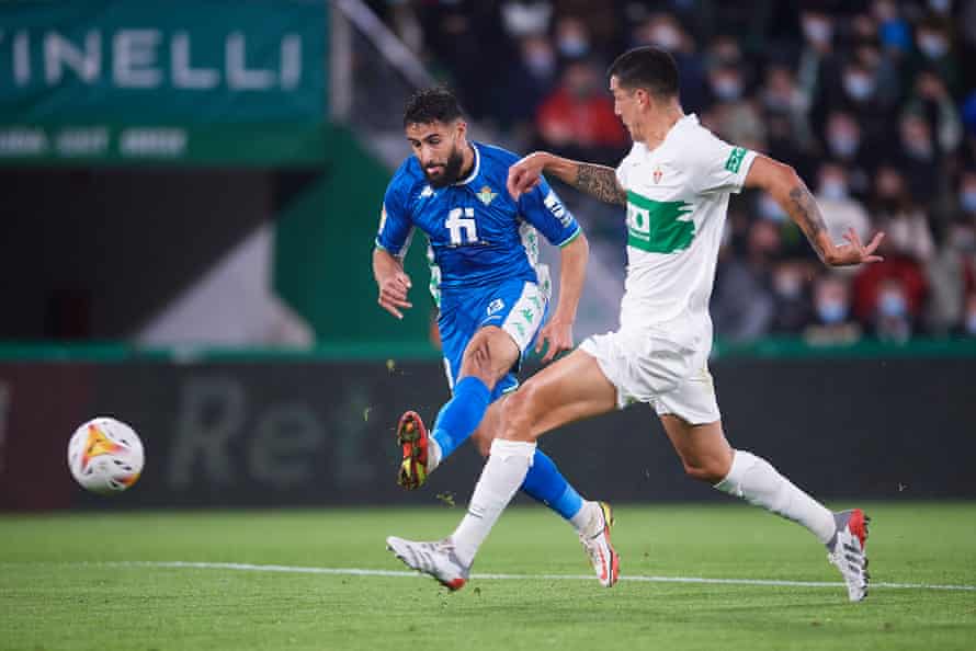 Nabil Fekir scores Real Betis’s third goal – a nonchalant toe-poke – during the 3-0 win over Elche.