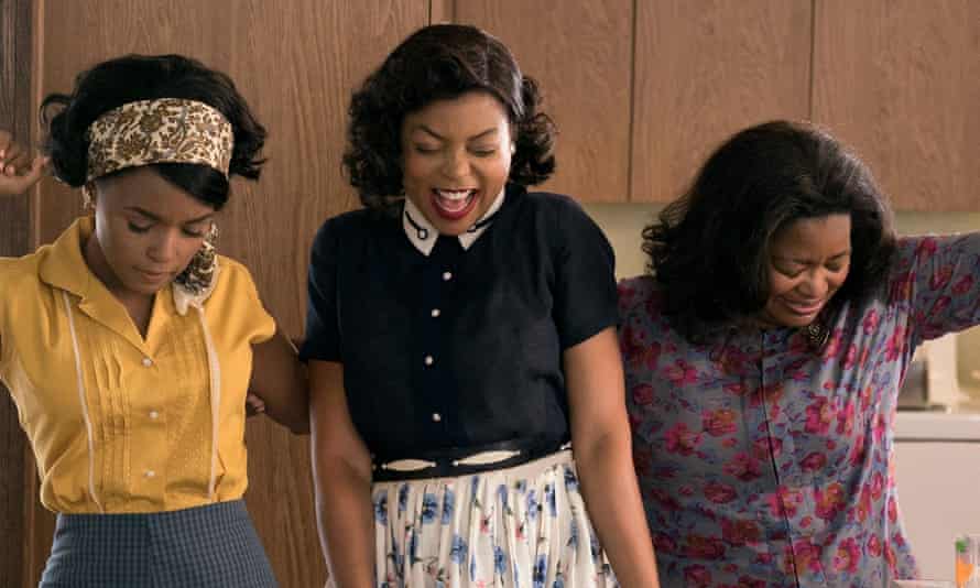 In this image, you can see Hidden Figures's three main characters. From left to right: Mary Jackson (Janelle Monáe), Katherine Johnson (Taraji P. Henson) and Dorothy Vaughan (Octavia Spencer).