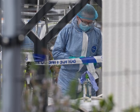 Полицейские расследуют сцена