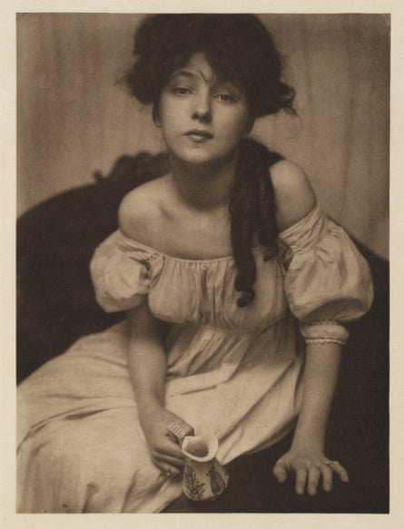 Gertrude Käsebier (1852-1934) Portrait of Evelyn Nesbit 1902.
