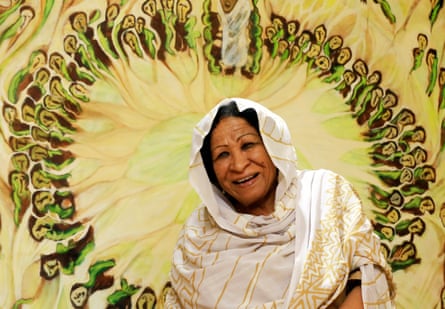 Pionnier … Kamala Ibrahim Ishag devant la peinture Procession (Zaar).