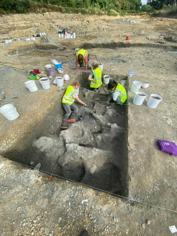 Archeolodzy wykopują kości mamuta