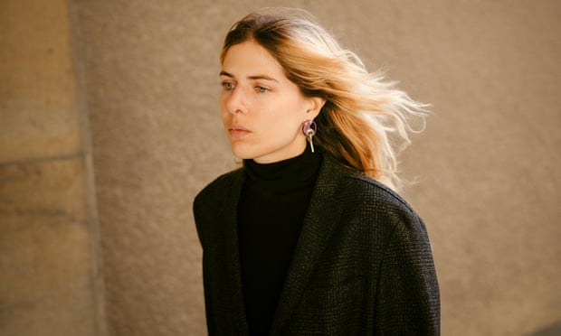 Mameuvers who stand out in her field… Laurel Halo.