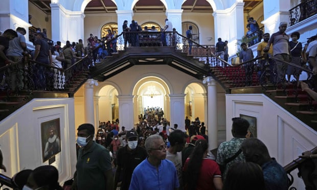 Crowds tour the president's official residence a day after it was stormed