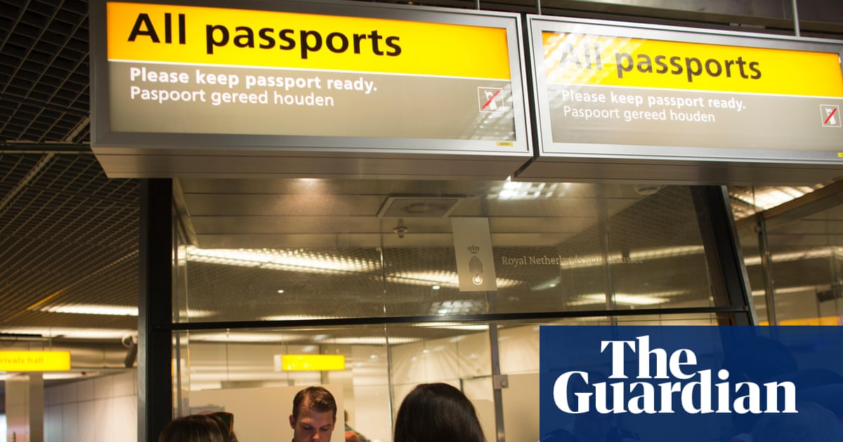 Putin opponents criticise EU ban on multi-entry visas for Russians