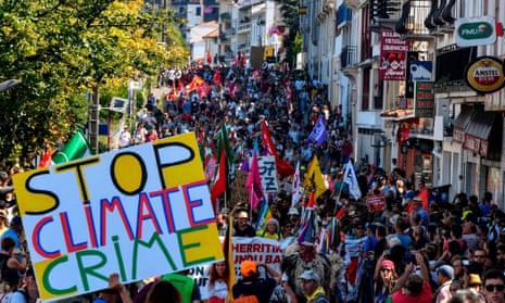 Climate change activists were among thousands on an anti-G7 march on Saturday to Irun in Spain.
