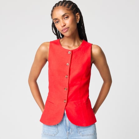 woman wearing red tank top and jeans